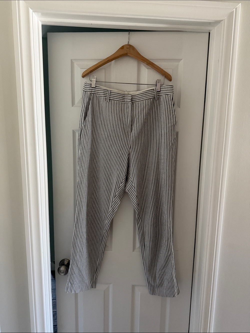 Woman’s crop Stripe light weight Pants in White and grey